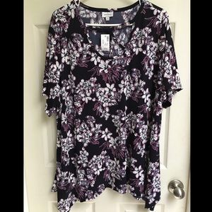 NWT Woman’s Avenue sharkbite Avenue top 26/28